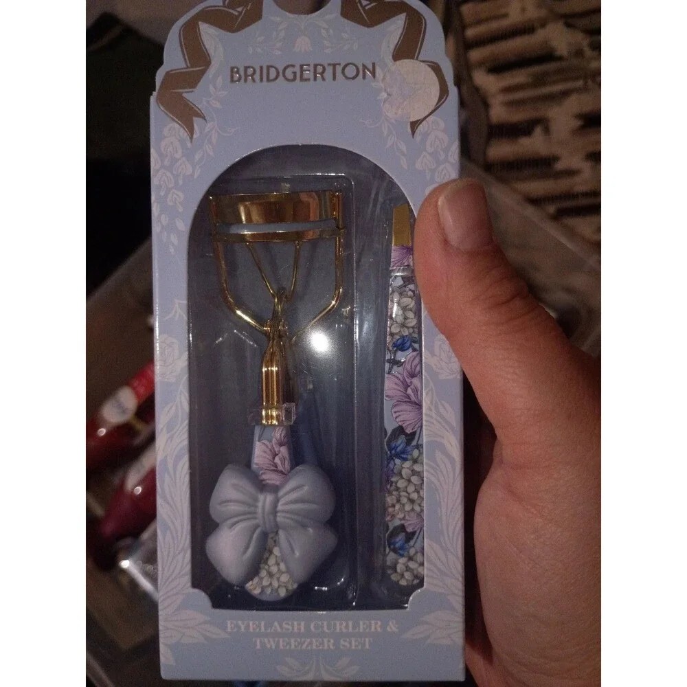 Brand new bridgerton eyelash curler and tweezer set-c5